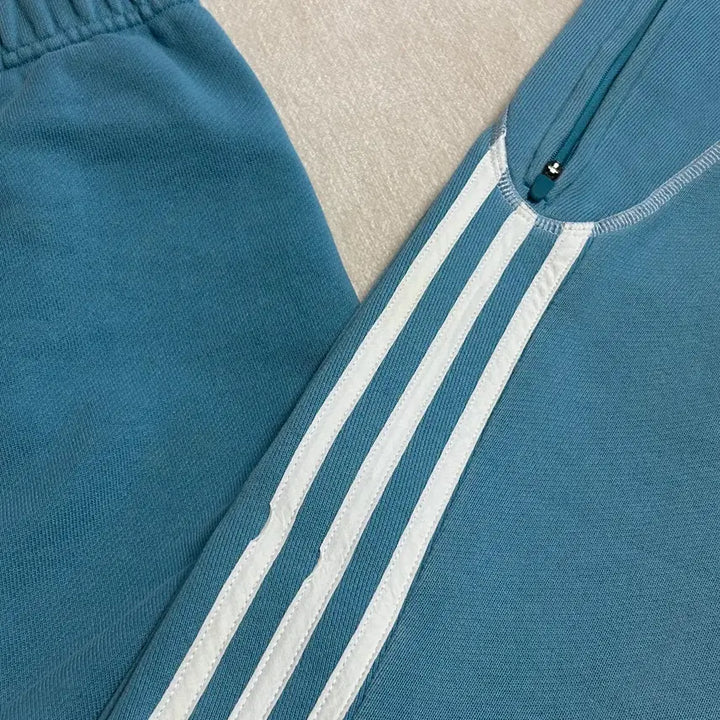 [BUNJANG] Adidas Palace Side Track Pants (Sky Blue, M) / [M] 팔라스 아디다스 사이드 트랙 팬츠 CD2610