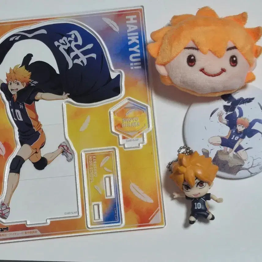[BUNJANG] Haikyu Hinata Shoyo Acrylic Stand Badge Bundle Set / 하이큐 히나타 쇼요 아크릴 스탠드 인형 뱃지 굿즈일괄