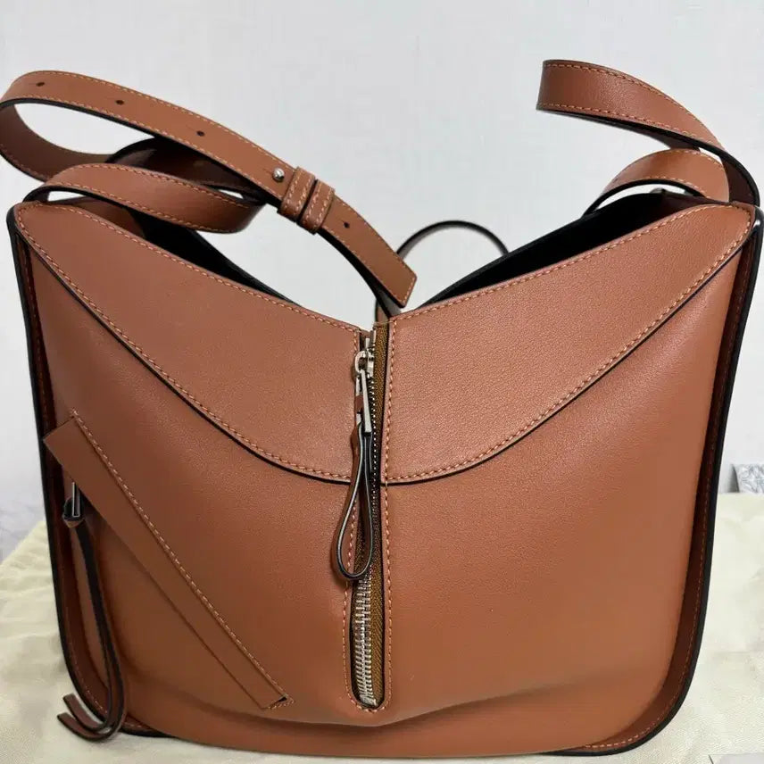 [BUNJANG] Loewe Hammock Small Tan Shoulder Bag / 로에베 해먹백 스몰