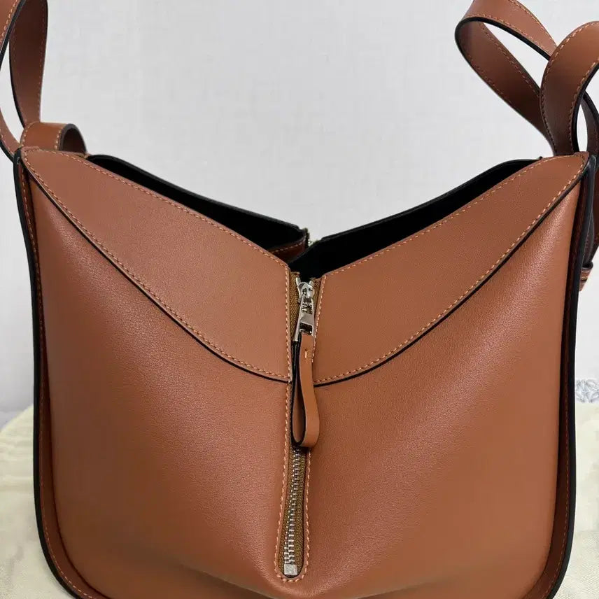 [BUNJANG] Loewe Hammock Small Tan Shoulder Bag / 로에베 해먹백 스몰