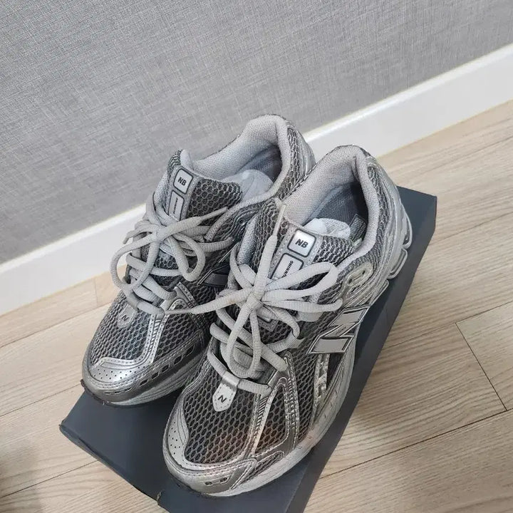 [BUNJANG] New Balance 1906 Gray Silver (Size 260) / 정품)뉴발란스1906 그레이실버 260사이즈((택배무료))
