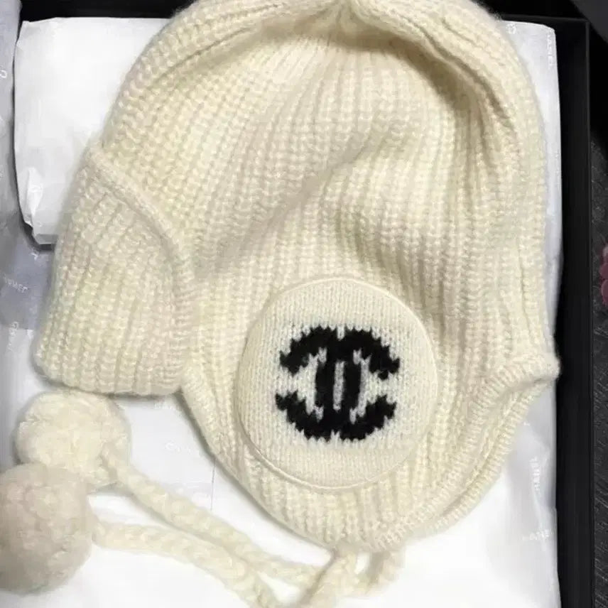[SOLD OUT] 샤넬 귀여울 털 모자 화이트