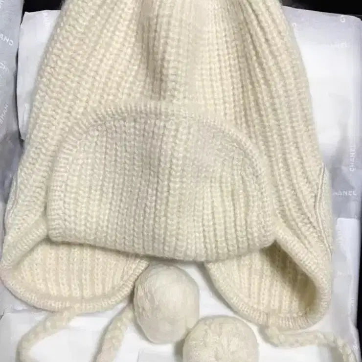 [SOLD OUT] 샤넬 귀여울 털 모자 화이트