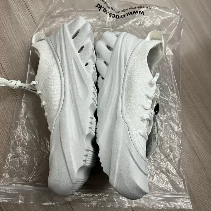 [BUNJANG] Crocs Echo Surge 260 Shoes / 새제품 크록스 에코서지 260 정가139000