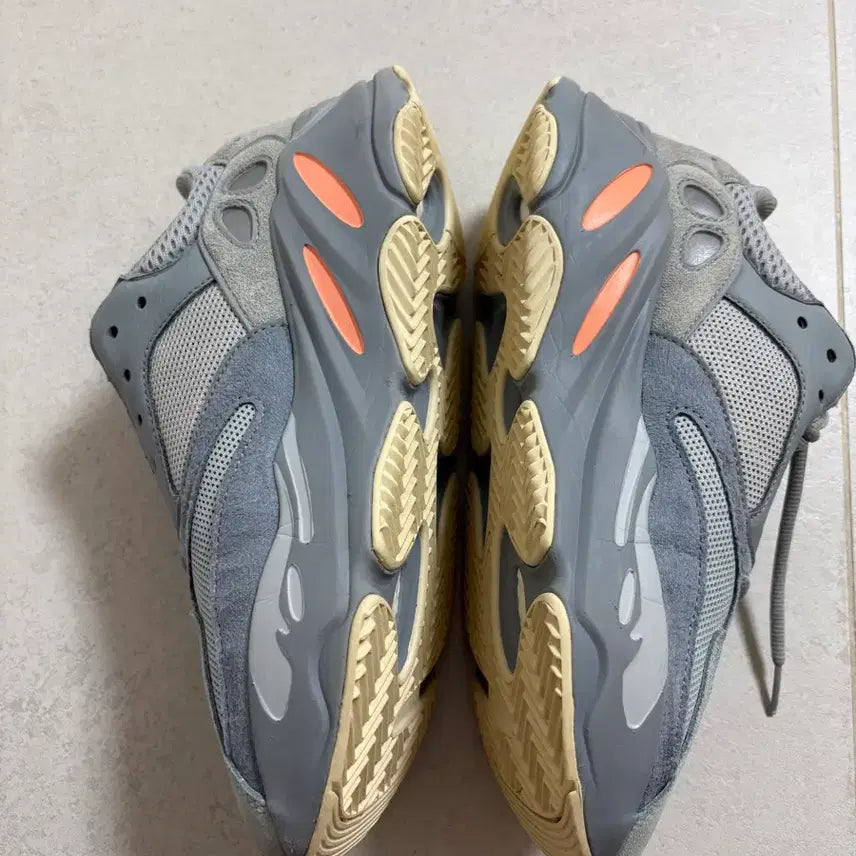 [BUNJANG] Adidas Yeezy Boost 700 Inertia (Size: 270mm) / 아디다스 이지 부스트 700 이너시아 270