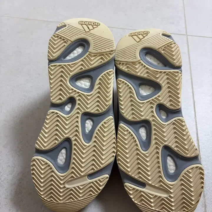 [BUNJANG] Adidas Yeezy Boost 700 Inertia (Size: 270mm) / 아디다스 이지 부스트 700 이너시아 270