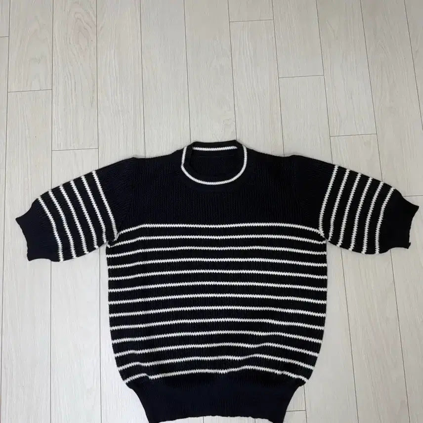 [BUNJANG] Marie Claire Stripe Knit Top / 마리끌레르 스트라이프 반팔 니트 탑 (MOCCKN06M9) 40