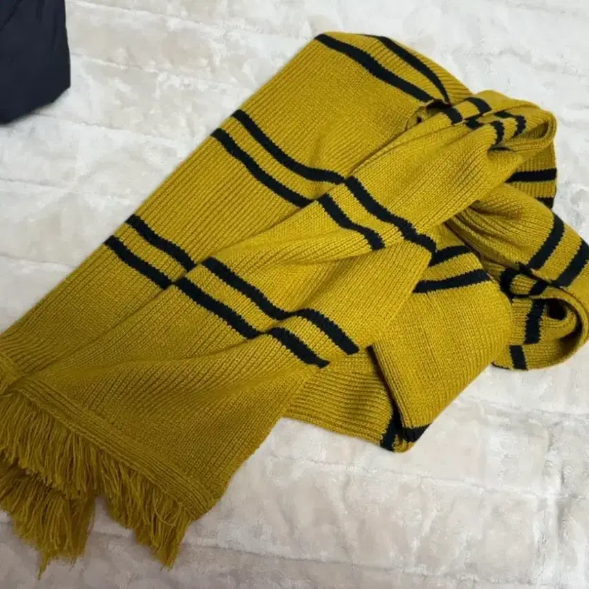 [BUNJANG] Harry Potter Hufflepuff Scarf / 런던 해리포터스튜디오 정품 후플푸프 목도리(머플러)