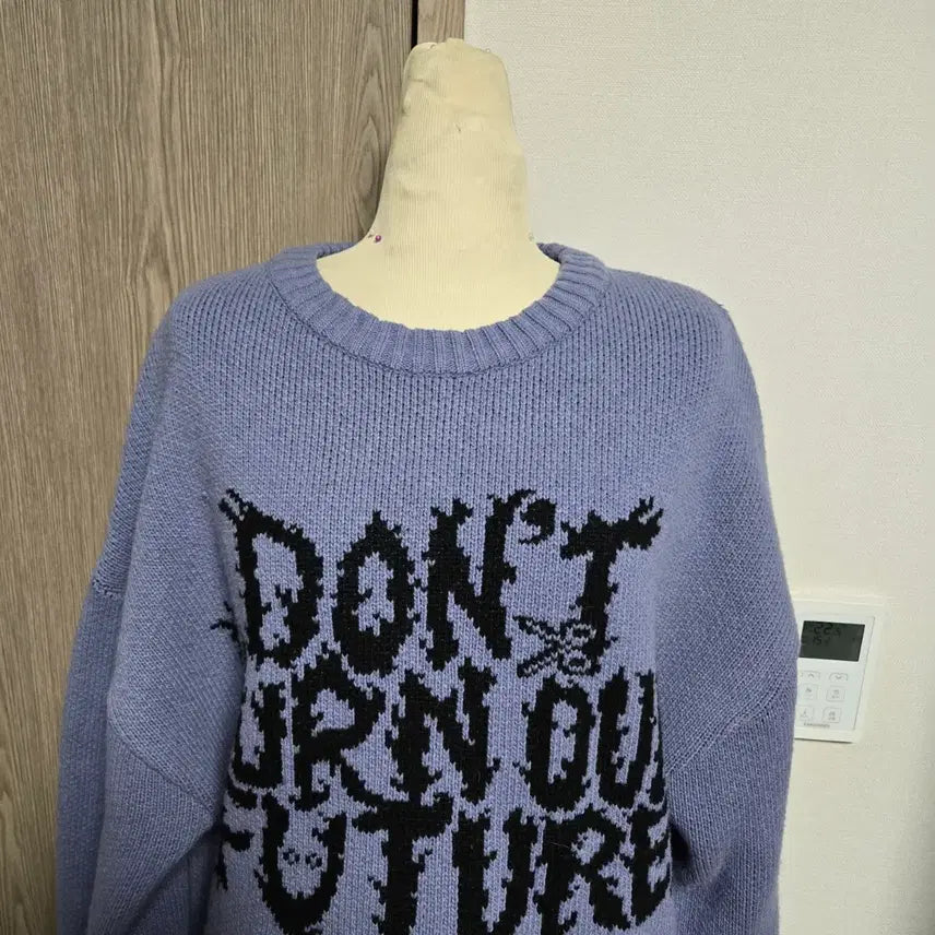 [BUNJANG] AJOBYAJO Purple Lettering Knit Sweater / AJOBYAJO 아조바이아조 퍼플 레터링 니트 스웨터