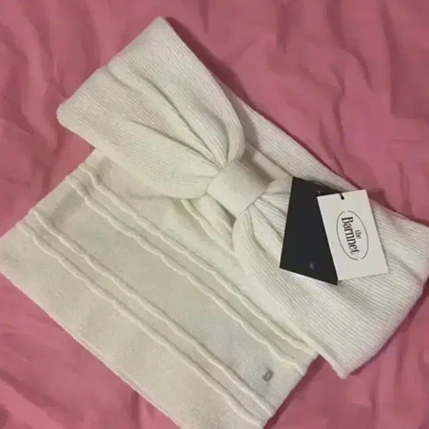 [SOLD OUT] 더바넷 리본 오프숄더 니트 탑 Ribbon Off-Shoulder
