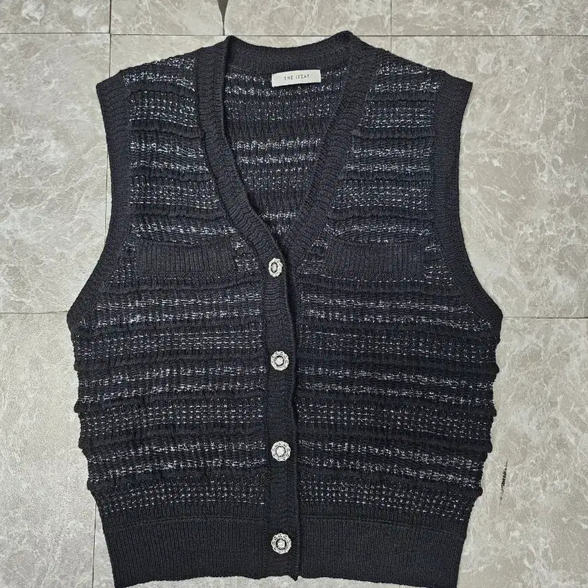 [BUNJANG] The iZ*ONE Knit Vest Black / 더아이잗 니트 조끼 블랙