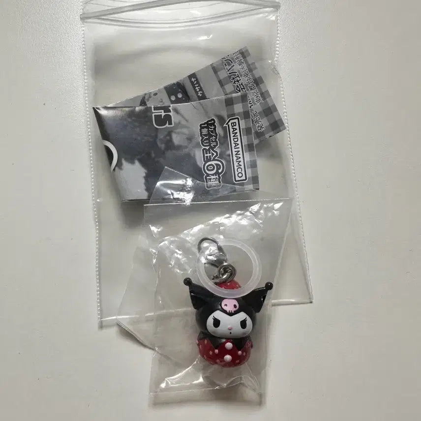 [SOLD OUT] 반다이 산리오 딸기 키링 가챠 쿠로미