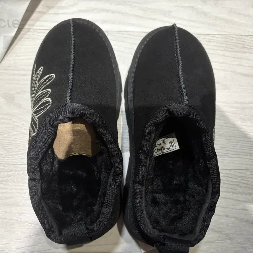 [BUNJANG] Mardi Mercredi Black UGG / 마르디 메크르디 어그(검은색)