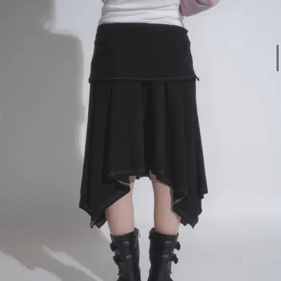 [BUNJANG] Kep1er Lena Unbalance Skirt / 애즈온 레나 언발란스 스커트 블랙 LENA UNBALANCE SKIRT