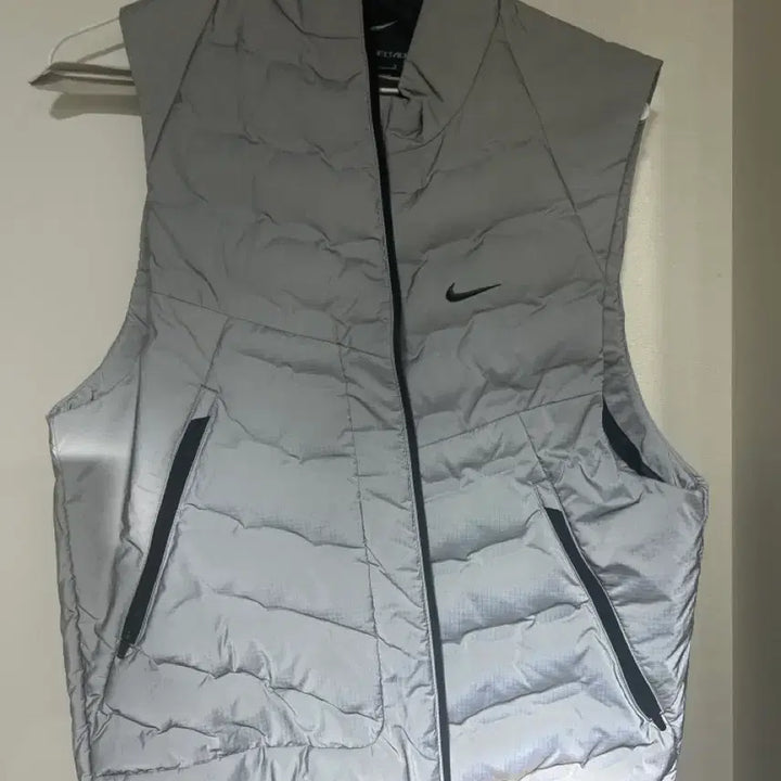 [BUNJANG] Nike Therma-FIT ADV Reflective Running Vest (Size L) / 나이키 써마핏 adv반사 러닝 조끼(사이즈L)