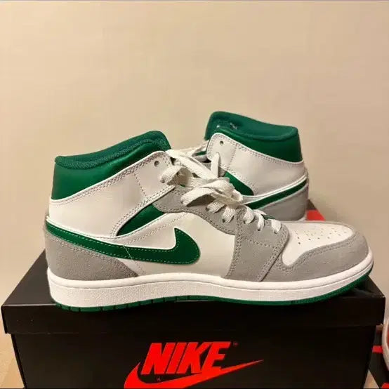 [BUNJANG] Nike Air Jordan 1 Mid White Green Sneakers / 나이키 에어조던1 미드 화이트 그린