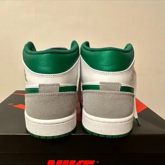 [BUNJANG] Nike Air Jordan 1 Mid White Green Sneakers / 나이키 에어조던1 미드 화이트 그린