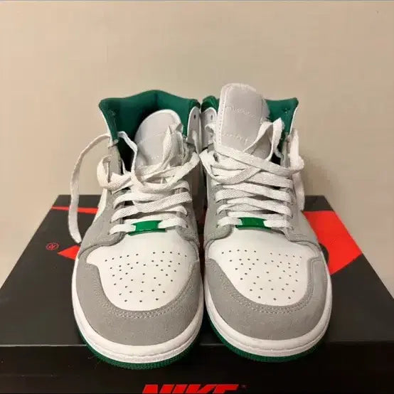 [BUNJANG] Nike Air Jordan 1 Mid White Green Sneakers / 나이키 에어조던1 미드 화이트 그린
