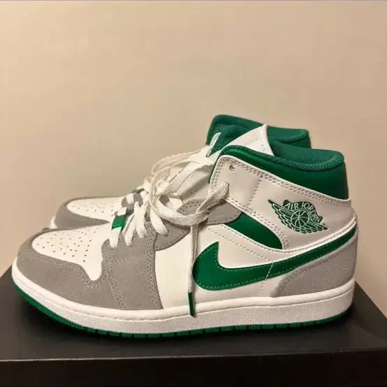 [BUNJANG] Nike Air Jordan 1 Mid White Green Sneakers / 나이키 에어조던1 미드 화이트 그린