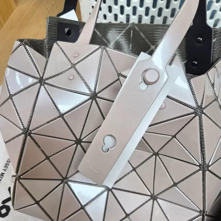 [BUNJANG] BAO BAO 2025 Carrot Bag Medium Beige / 바오바오 새상품 2025 캐럿백 신상 베이지 캐럿 미듐