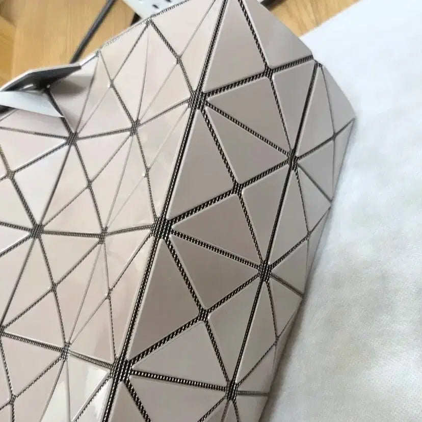 [BUNJANG] BAO BAO 2025 Carrot Bag Medium Beige / 바오바오 새상품 2025 캐럿백 신상 베이지 캐럿 미듐