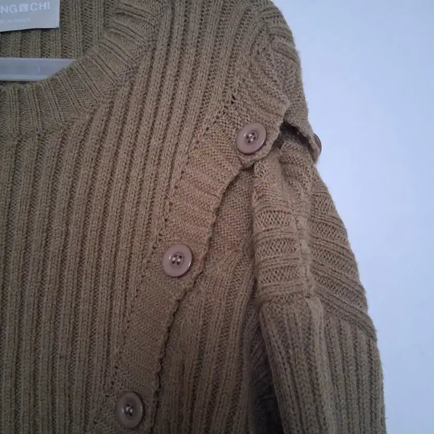 [BUNJANG] Olive Green Asymmetrical Button Knit / 올리브그린 사선 버튼 니트