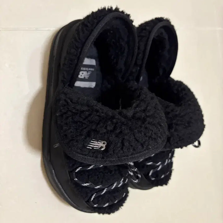 [BUNJANG] New Balance Black Fur Lined Boots / 뉴발란스 블랙 털 안감 부츠