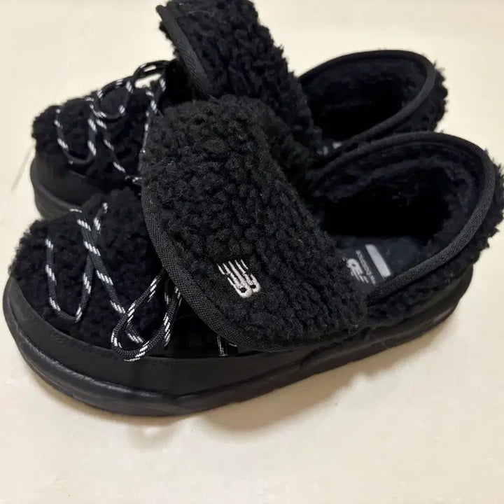 [BUNJANG] New Balance Black Fur Lined Boots / 뉴발란스 블랙 털 안감 부츠