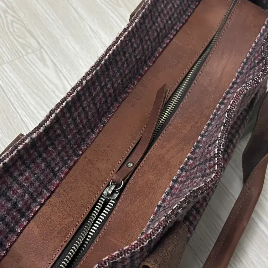 [BUNJANG] FELTED Wool &amp; Leather Cross Tote Bag / 이탈리아 FELTED 펠티드 울 &amp; 가죽 크로스 토트백