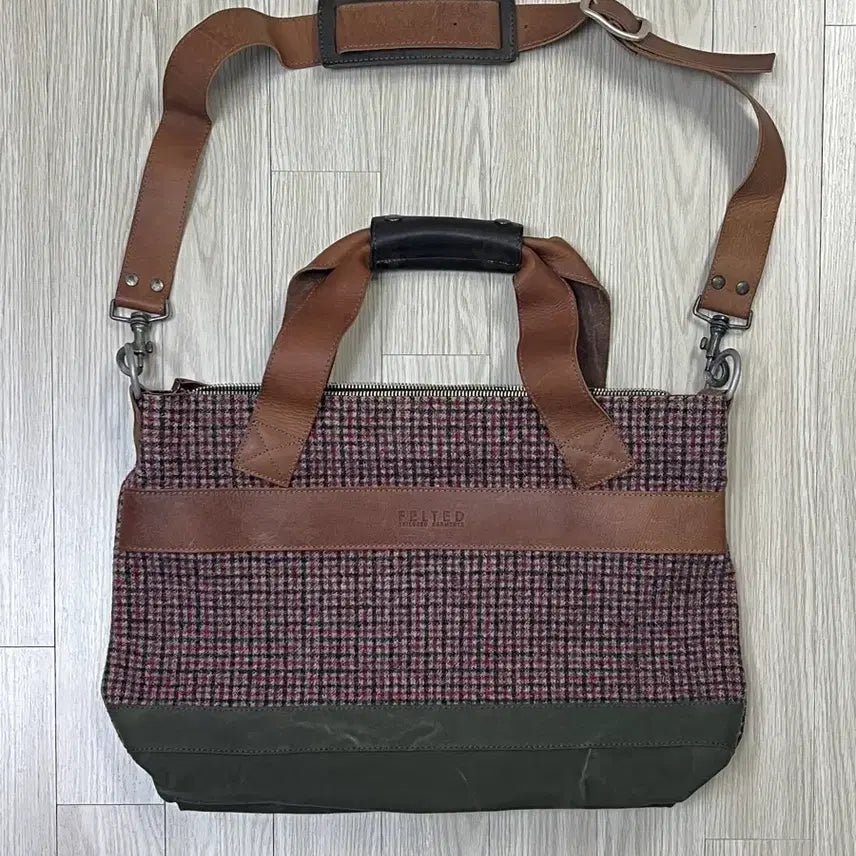 [BUNJANG] FELTED Wool &amp; Leather Cross Tote Bag / 이탈리아 FELTED 펠티드 울 &amp; 가죽 크로스 토트백