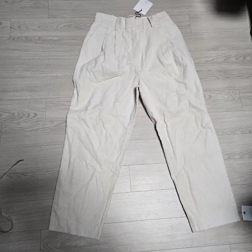 [BUNJANG] COURRI Ivory Corduroy Pants / 미사용품 코우리 COURRI 아이보리 코듀로이 골덴 바지