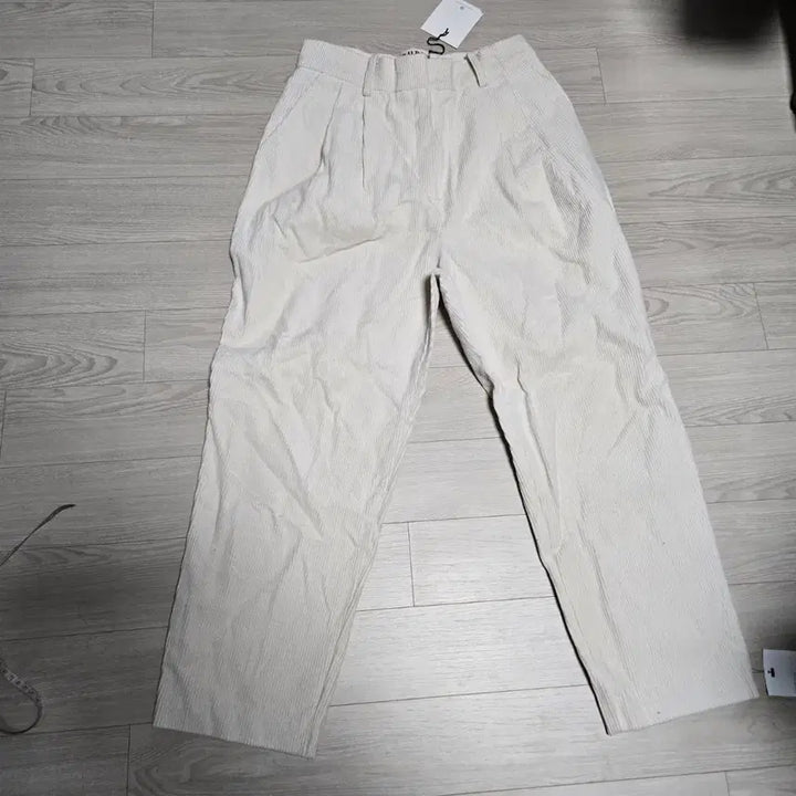 [BUNJANG] COURRI Ivory Corduroy Pants / 미사용품 코우리 COURRI 아이보리 코듀로이 골덴 바지