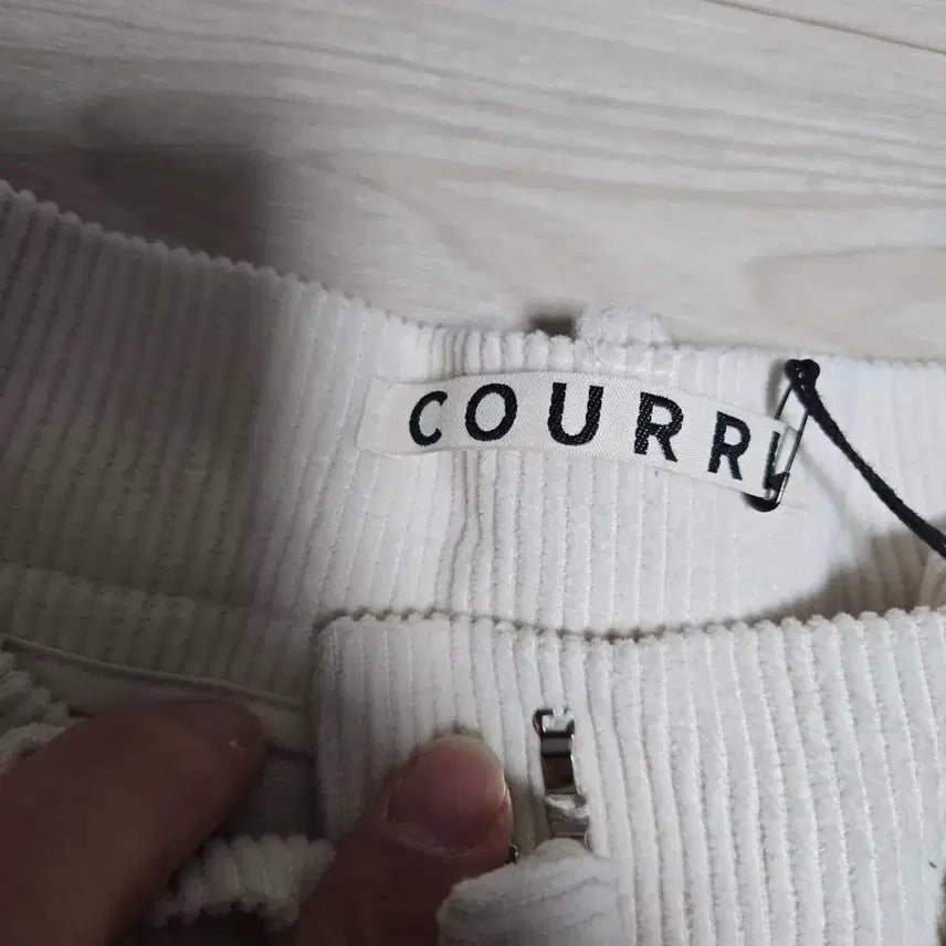 [BUNJANG] COURRI Ivory Corduroy Pants / 미사용품 코우리 COURRI 아이보리 코듀로이 골덴 바지