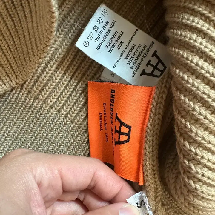 [BUNJANG] Andersen Navy Crewneck Camel / [S] 안데르센 안데르센 네이비 크루넥 카멜