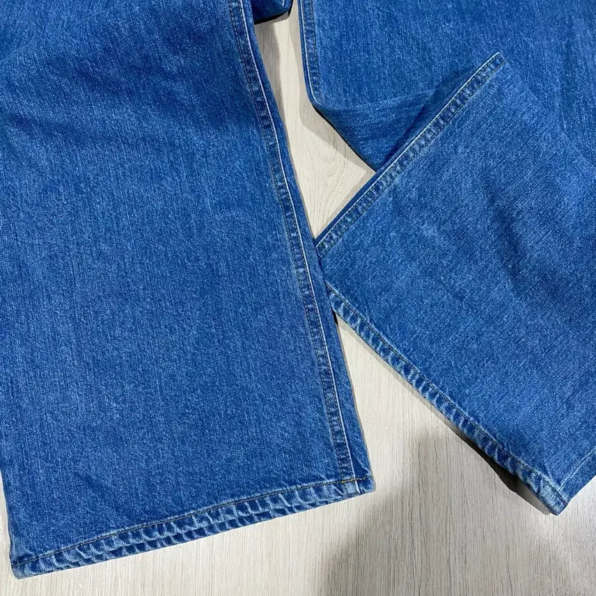 [BUNJANG] STU Women's Flared Denim Pants (L) / STU 우먼 플레어드 데님 팬츠 (L)