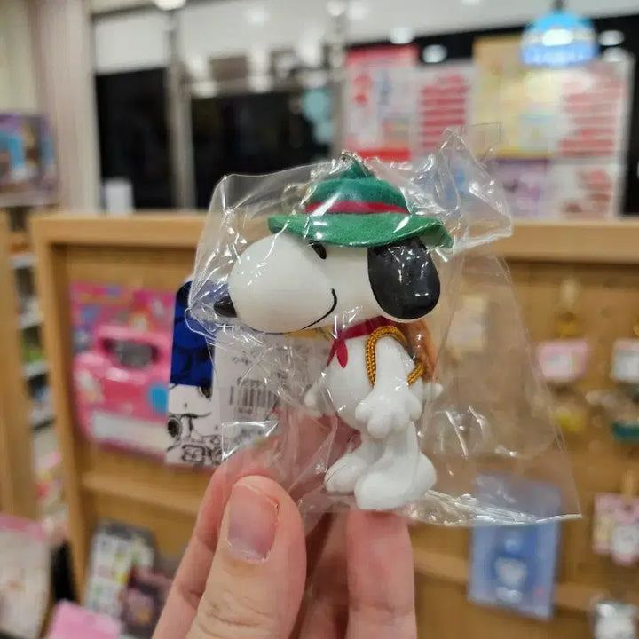 [BUNJANG] Snoopy Hiking Figure Keychain / 스누피 등산 피규어 키링