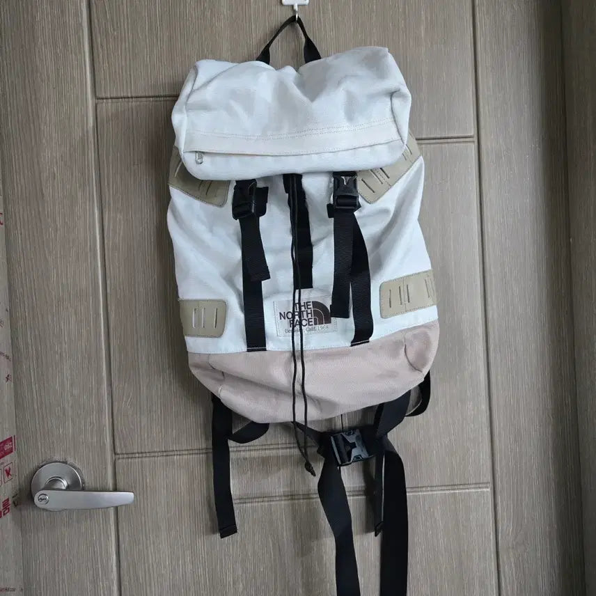 [BUNJANG] The North Face Roll Top Backpack / 노스페이스 화이트 롤탑 백팩 가방