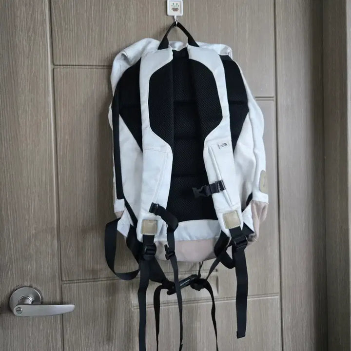 [BUNJANG] The North Face Roll Top Backpack / 노스페이스 화이트 롤탑 백팩 가방