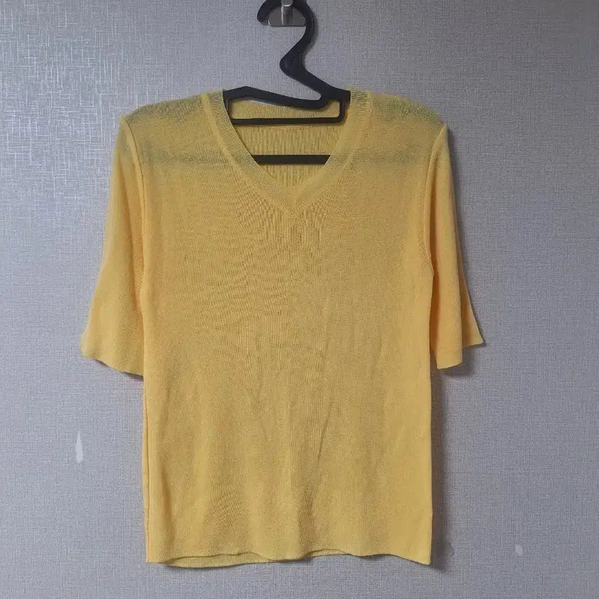 [BUNJANG] Yellow V-Neck Knit T-Shirt / 옐로우 브이넥 반팔 니트 티셔츠