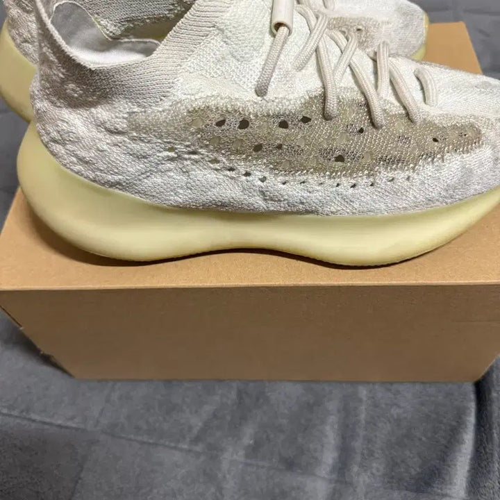 [SOLD OUT] 이지부스트 칼사이트380 (250)