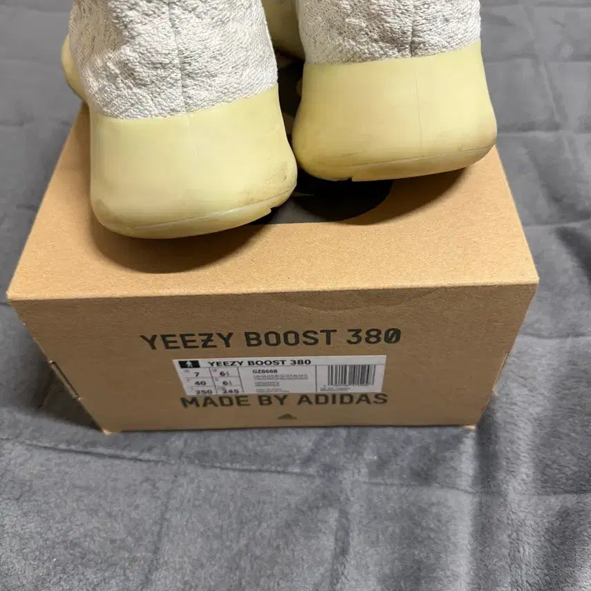 [SOLD OUT] 이지부스트 칼사이트380 (250)