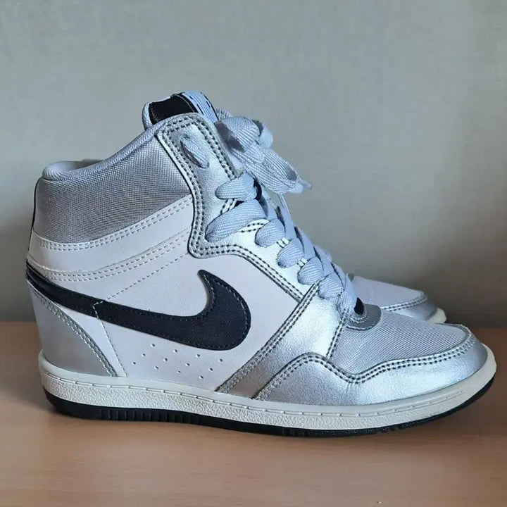 [BUNJANG] Nike Height-Increasing Sneakers / 나이키 키높이 약230-235