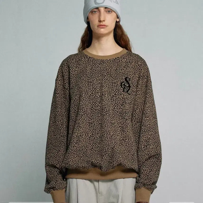 [BUNJANG] Sculptor Leopard Print Sweatshirt / 스컬프터 레오파드 패턴 맨투맨 티셔츠