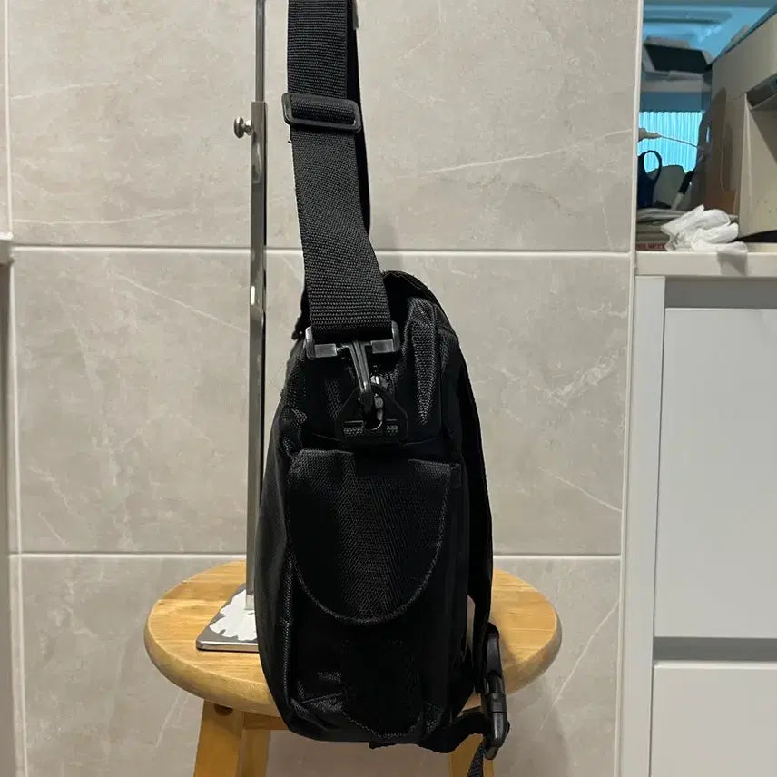 [BUNJANG] COAX76 Tarp Messenger Bag / (땡처리)COAX76 타프 메신저백