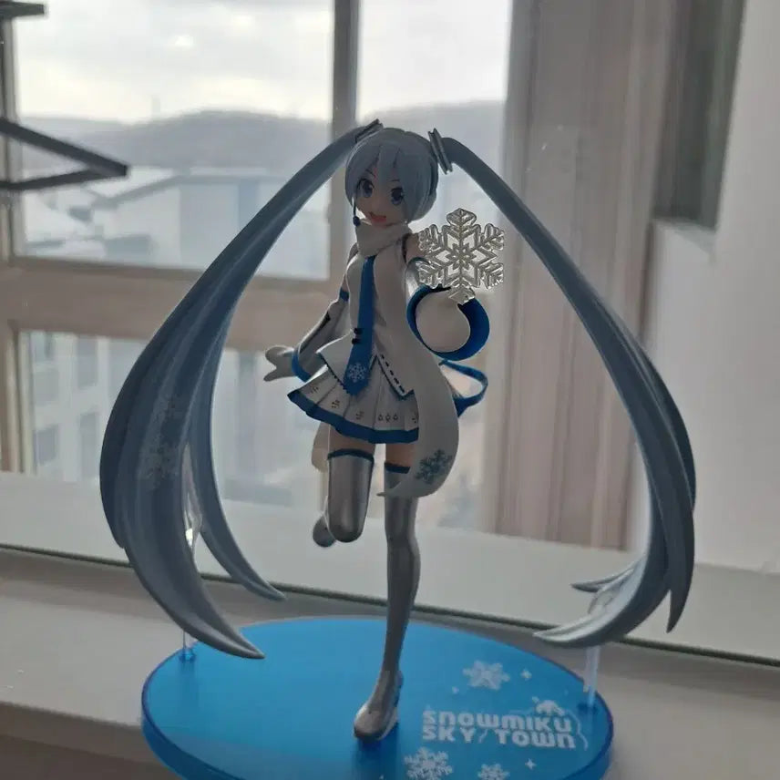 [BUNJANG] Vocaloid Yukimiku Sky Town Figure / 보컬로이드 유키미쿠 스카이타운 피규어