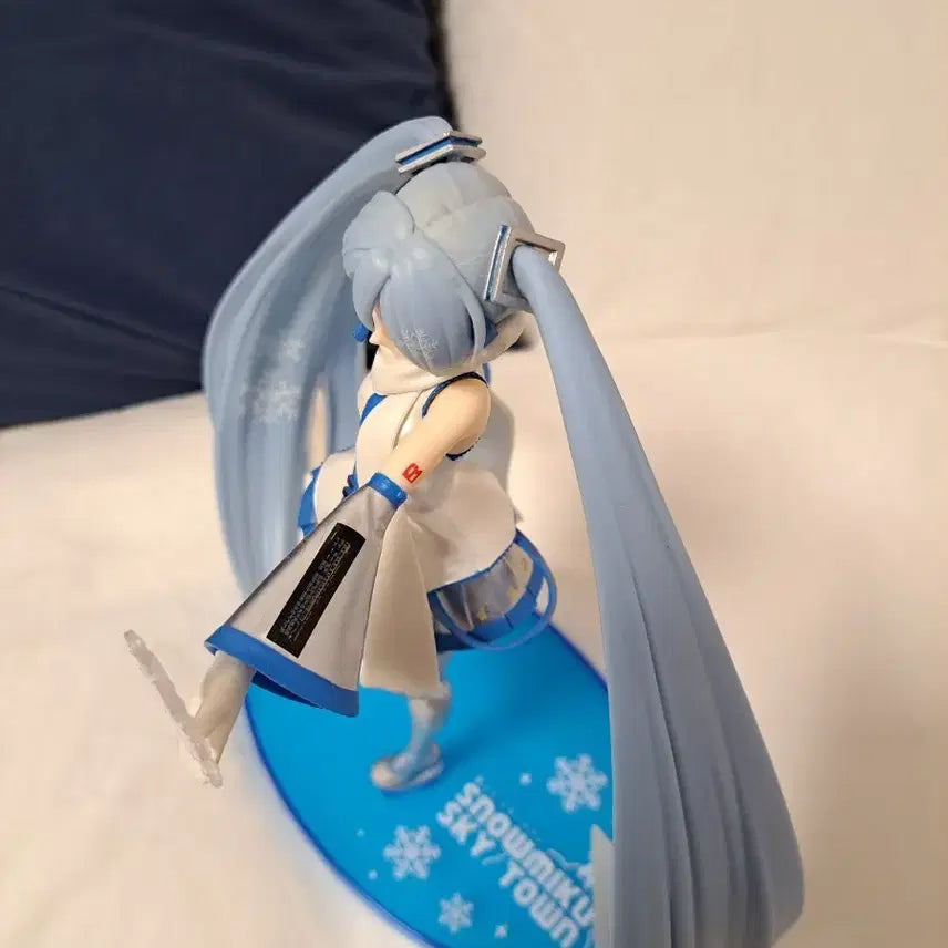 [BUNJANG] Vocaloid Yukimiku Sky Town Figure / 보컬로이드 유키미쿠 스카이타운 피규어