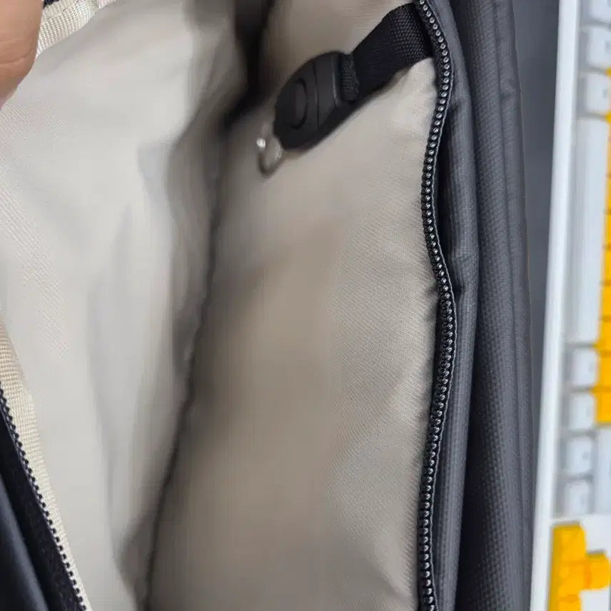 [BUNJANG] Lenovo Legion Sling Bag / 미개봉 택포)레노버 리전 슬링백 판매합니다