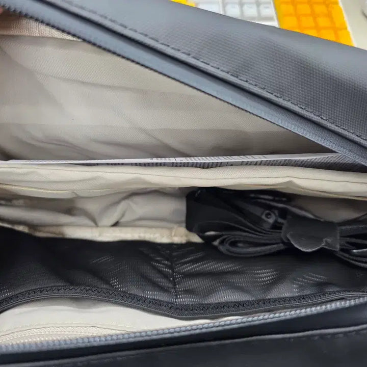 [BUNJANG] Lenovo Legion Sling Bag / 미개봉 택포)레노버 리전 슬링백 판매합니다