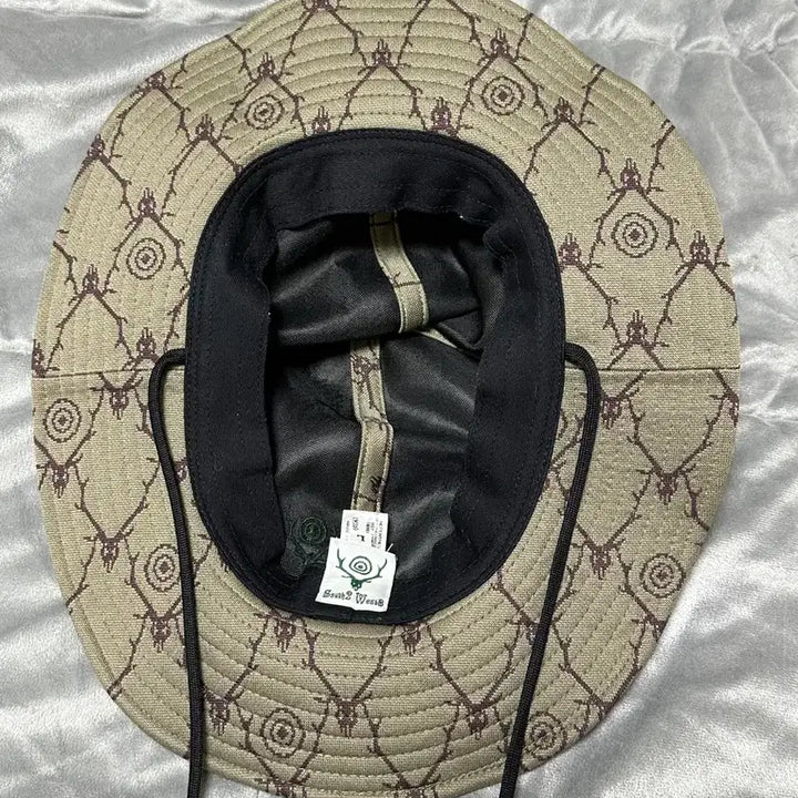 [BUNJANG] South2West8 Bucket Hat / [L] south2west8 남이서팔 버킷햇 크러셔햇