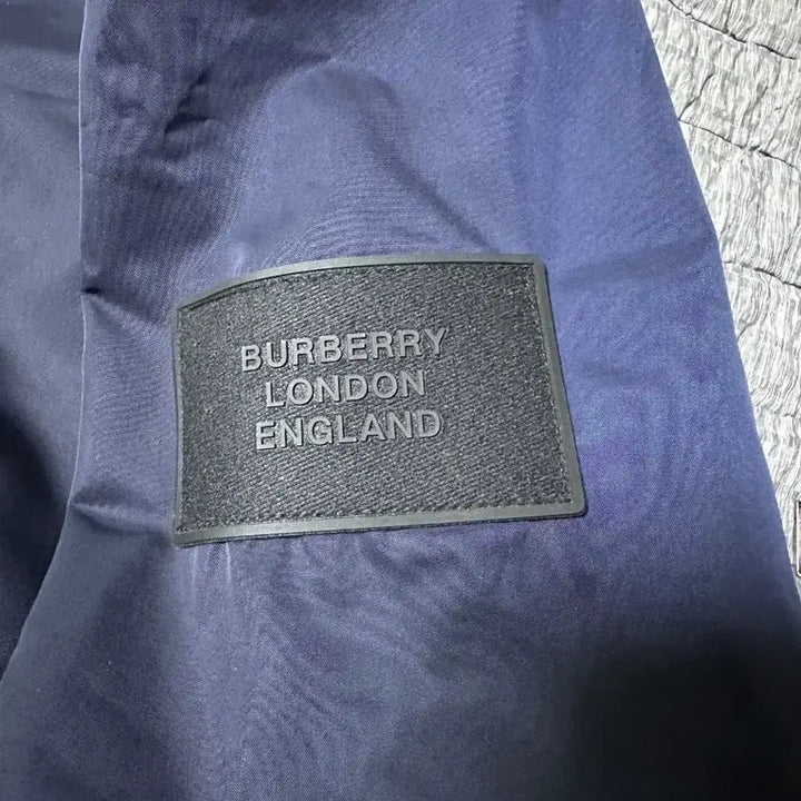 [BUNJANG] Burberry Navy Windbreaker Jacket / 버버리 네이비 바람막이 자켓